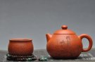 紫砂壶图片：娇艳小红泥 秀雅清丽 人物生动 文旦 - 宜兴紫砂壶网
