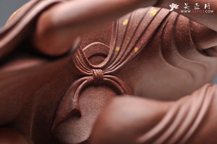 紫砂壶图片： 范志峰最新作品描金蓬莱 衣有凌虚之韵，容有出尘之想 - 宜兴紫砂壶网