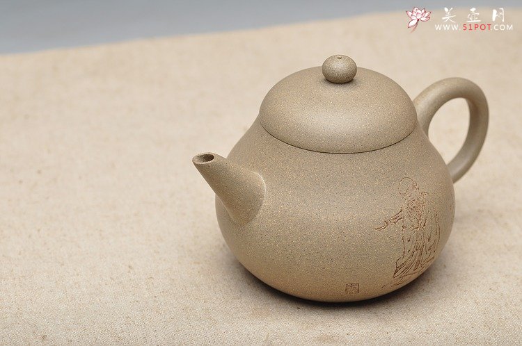 紫砂壶图片：全手老味高梨形 古拙之味 手中无梨式，难以言茗事 高寿与幽思 - 宜兴紫砂壶网