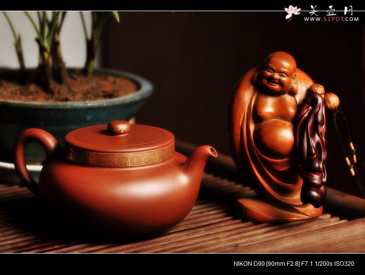 紫砂壶图片：曲峰最新原创作品 典雅大气 全手雍和 - 宜兴紫砂壶网