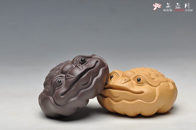 紫砂壶图片：荷叶金蟾  - 宜兴紫砂壶网