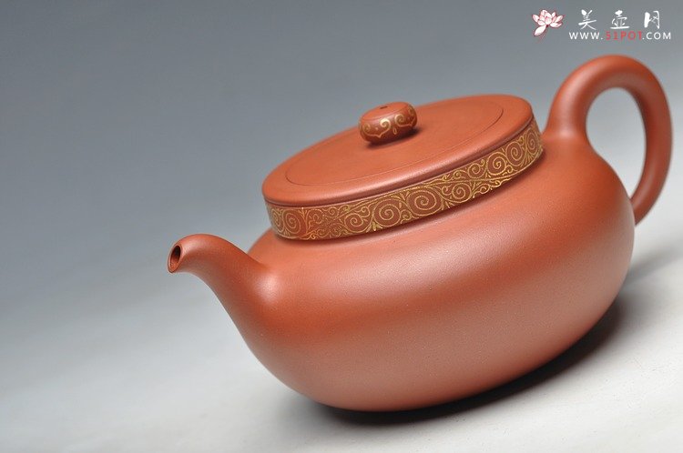 紫砂壶图片：曲峰最新原创作品 典雅大气 全手雍和 - 宜兴紫砂壶网
