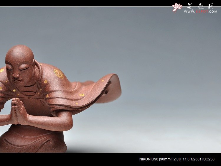 紫砂壶图片： 范志峰最新作品描金蓬莱 衣有凌虚之韵，容有出尘之想 - 宜兴紫砂壶网