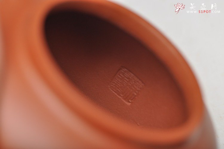 紫砂壶图片：线条流畅  亭亭玉立 全手恒圆 - 宜兴紫砂壶网