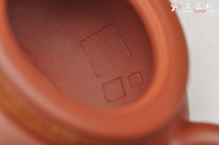 紫砂壶图片：曲峰最新原创作品 典雅大气 全手雍和 - 宜兴紫砂壶网