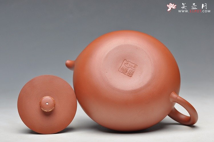 紫砂壶图片：曲峰最新原创作品 典雅大气 全手雍和 - 宜兴紫砂壶网