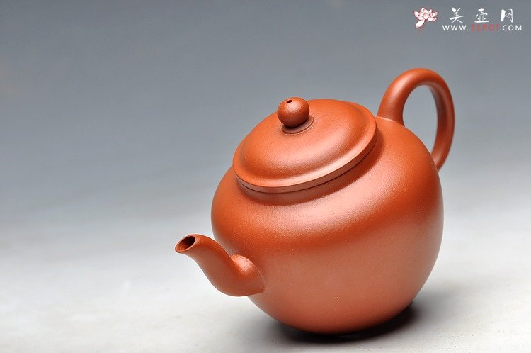 紫砂壶图片：线条流畅  亭亭玉立 全手恒圆 - 宜兴紫砂壶网