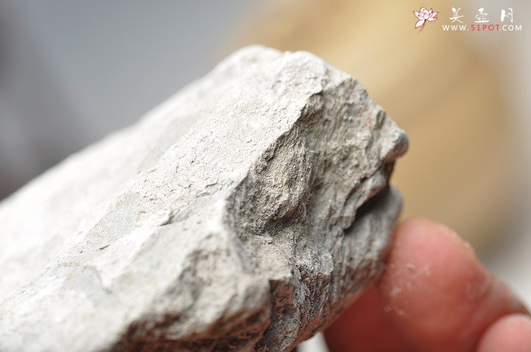 紫砂壶图片：三足串顶  美壶网供料 优质本绿 挺拔俊秀 - 宜兴紫砂壶网