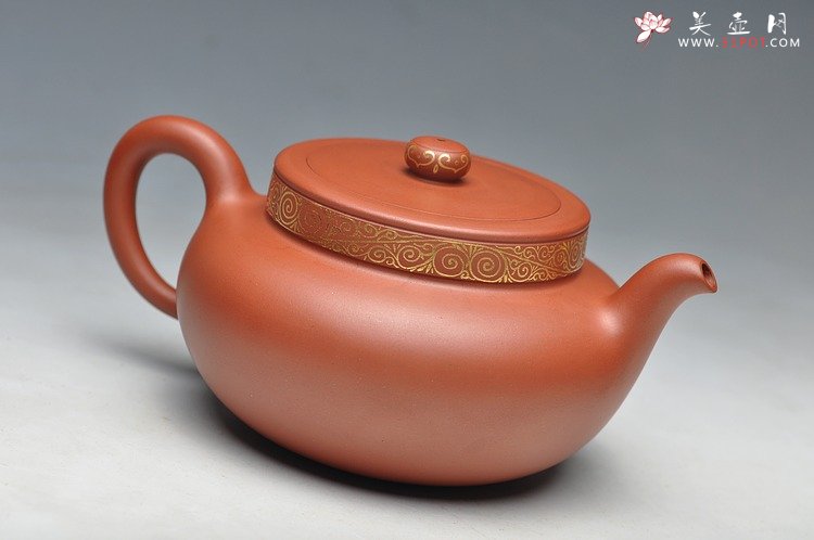 紫砂壶图片：曲峰最新原创作品 典雅大气 全手雍和 - 宜兴紫砂壶网