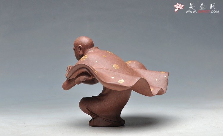 紫砂壶图片： 范志峰最新作品描金蓬莱 衣有凌虚之韵，容有出尘之想 - 宜兴紫砂壶网