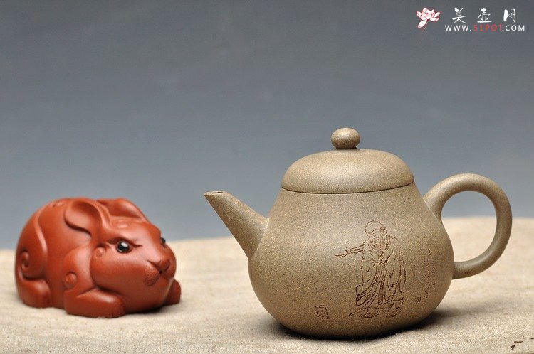 紫砂壶图片：全手老味高梨形 古拙之味 手中无梨式，难以言茗事 高寿与幽思 - 宜兴紫砂壶网