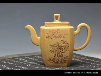 紫砂壶图片：全手镶片 高八方 老味十足 刻绘老辣 - 宜兴紫砂壶网