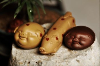 紫砂壶图片：小猪乐园o(∩_∩)o  - 宜兴紫砂壶网