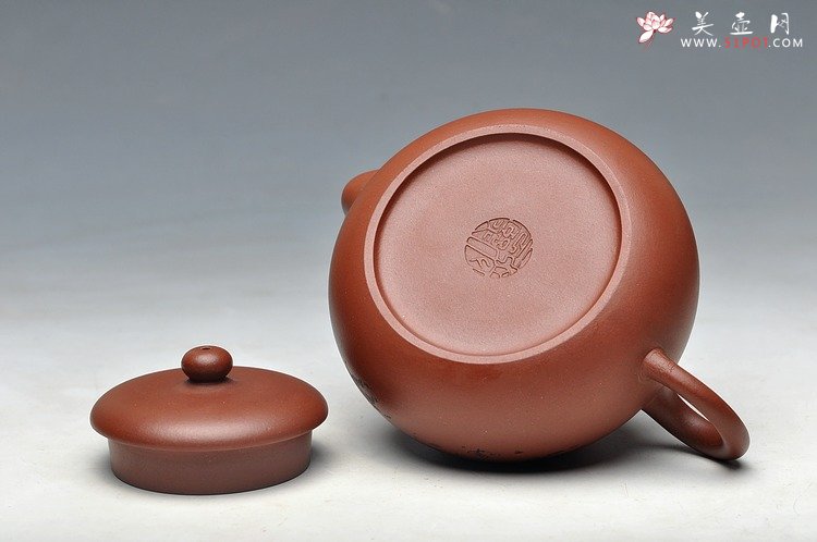 紫砂壶图片：曲线优美 古朴静雅 半月壶 - 宜兴紫砂壶网