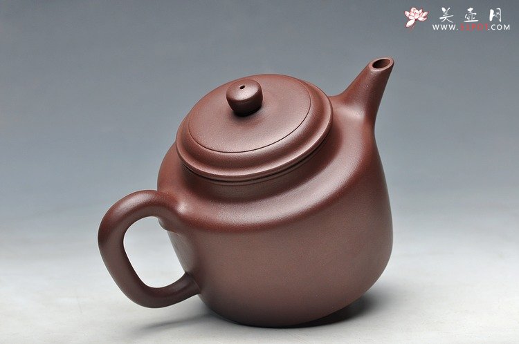 紫砂壶图片：万阗阗摹古全手之作  德厚钟雅 大亨高德中 老紫泥 - 宜兴紫砂壶网