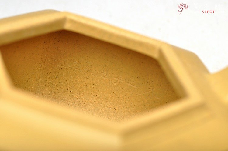 紫砂壶图片：方器代表作 何卫枫老师新品 本绿全手雪华 - 宜兴紫砂壶网