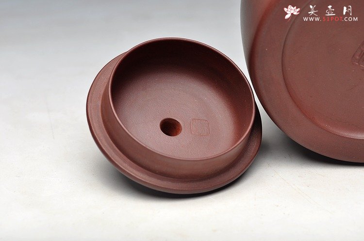 紫砂壶图片：万阗阗摹古全手之作  德厚钟雅 大亨高德中 老紫泥 - 宜兴紫砂壶网