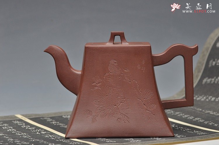 紫砂壶图片：霸气之作 史金妹精品 全手大方钟 巍巍壶势 - 宜兴紫砂壶网