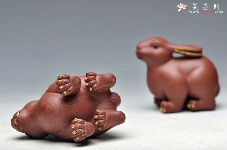 紫砂壶图片：富贵兔 描真金 吉祥富贵 - 宜兴紫砂壶网