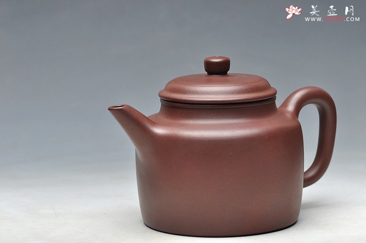 紫砂壶图片：万阗阗摹古全手之作  德厚钟雅 大亨高德中 老紫泥 - 宜兴紫砂壶网