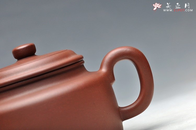 紫砂壶图片：更耐品 万阗阗最新全手力作 大亨德中 浑厚大气 - 宜兴紫砂壶网