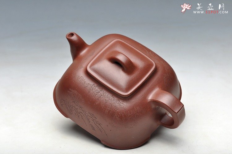 紫砂壶图片：何卫枫全手新品 敦方  蓄势 古味十足 精致可人 通景山水 - 宜兴紫砂壶网