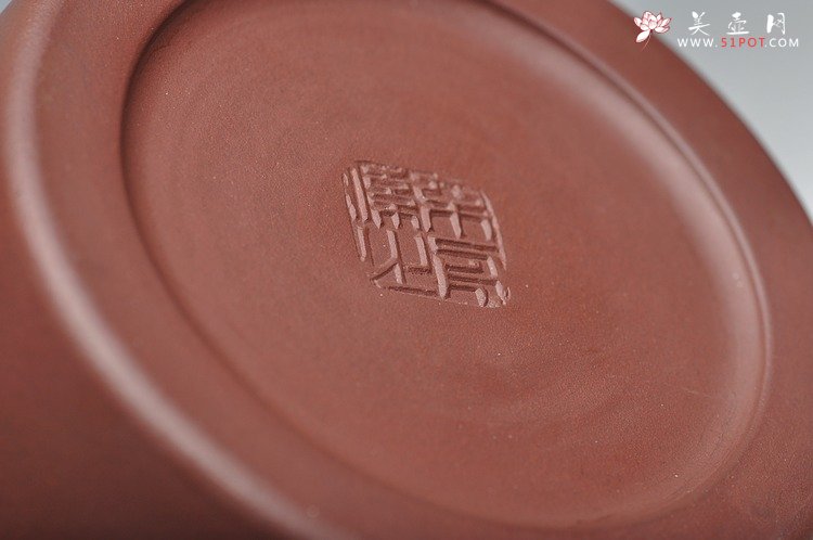 紫砂壶图片：万阗阗摹古全手之作  德厚钟雅 大亨高德中 老紫泥 - 宜兴紫砂壶网