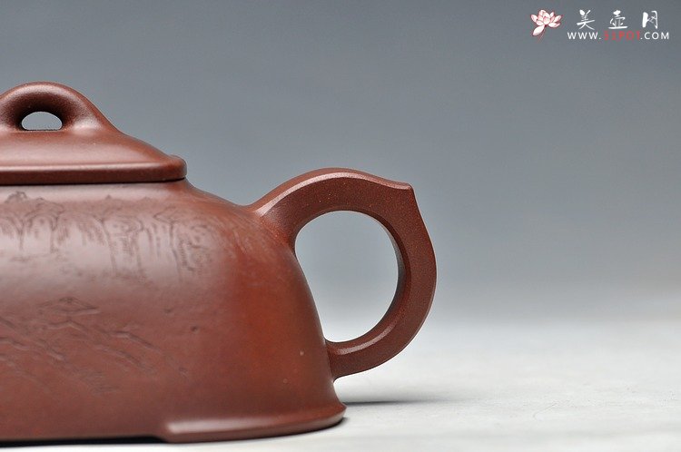 紫砂壶图片：何卫枫全手新品 敦方  蓄势 古味十足 精致可人 通景山水 - 宜兴紫砂壶网