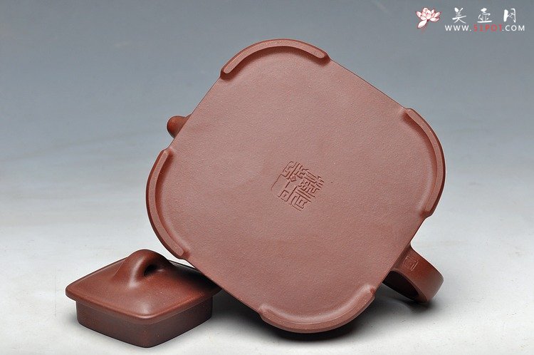 紫砂壶图片：何卫枫全手新品 敦方  蓄势 古味十足 精致可人 通景山水 - 宜兴紫砂壶网