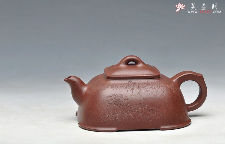 紫砂壶图片：何卫枫全手新品 敦方  蓄势 古味十足 精致可人 通景山水 - 宜兴紫砂壶网