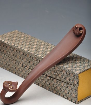 紫砂壶图片：如意香插 线条优美 描真金 - 宜兴紫砂壶网