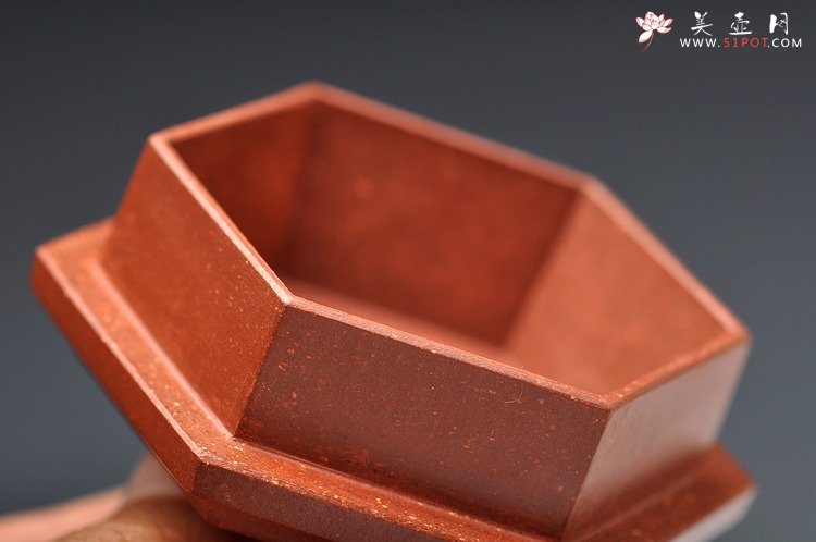 紫砂壶图片：古雅上流  许学军全手新品 顺六方 线条刚劲 - 宜兴紫砂壶网