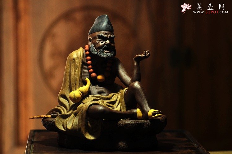 紫砂壶图片：拯危济困 救死扶弱 彰善惩恶 活佛济公 - 宜兴紫砂壶网