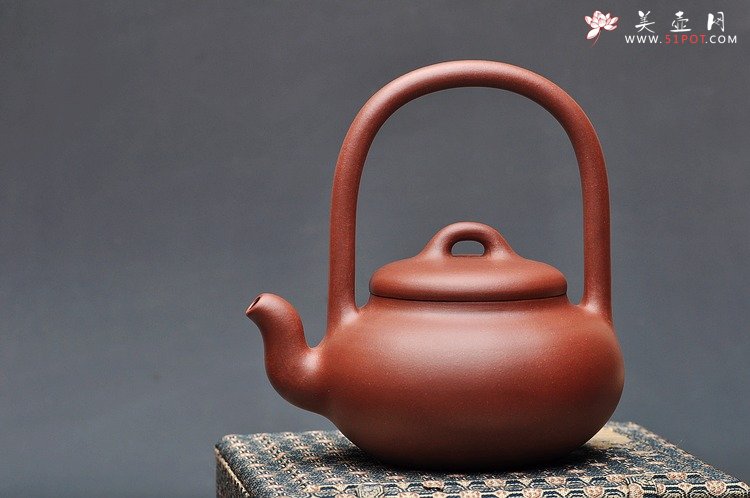 紫砂壶图片：圆圆满满 曼妙身姿 全手圆珠提梁 优质底槽青 - 宜兴紫砂壶网