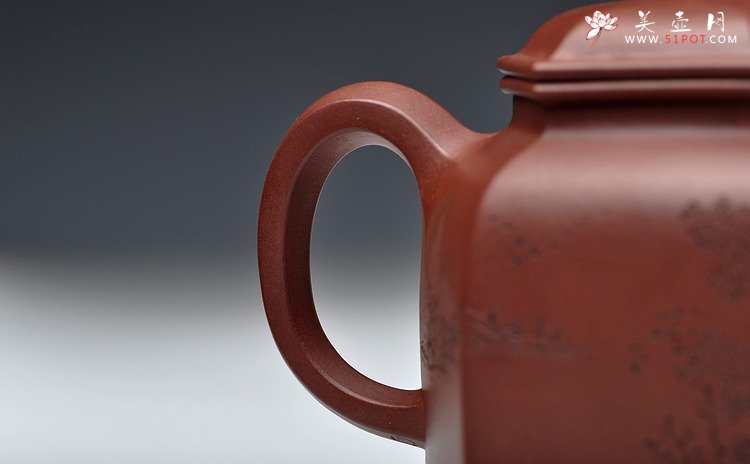 紫砂壶图片：稳如磐石 六方通景山水 何卫枫新品近作  全手乐钟 - 宜兴紫砂壶网