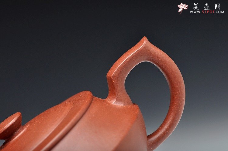 紫砂壶图片：获奖作品 汉云 精工典范 纯正底槽青 - 宜兴紫砂壶网