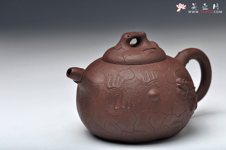 紫砂壶图片：藏龙龚春  双节特惠 送礼佳品 - 宜兴紫砂壶网