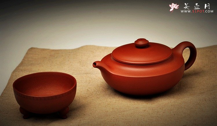 紫砂壶图片：即兴全手制 主人杯 三足回纹杯 此款仅2件  - 宜兴紫砂壶网