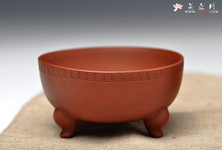 紫砂壶图片：即兴全手制 主人杯 三足回纹杯 此款仅2件  - 宜兴紫砂壶网