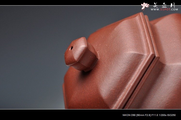 紫砂壶图片：稳如磐石 六方通景山水 何卫枫新品近作  全手乐钟 - 宜兴紫砂壶网