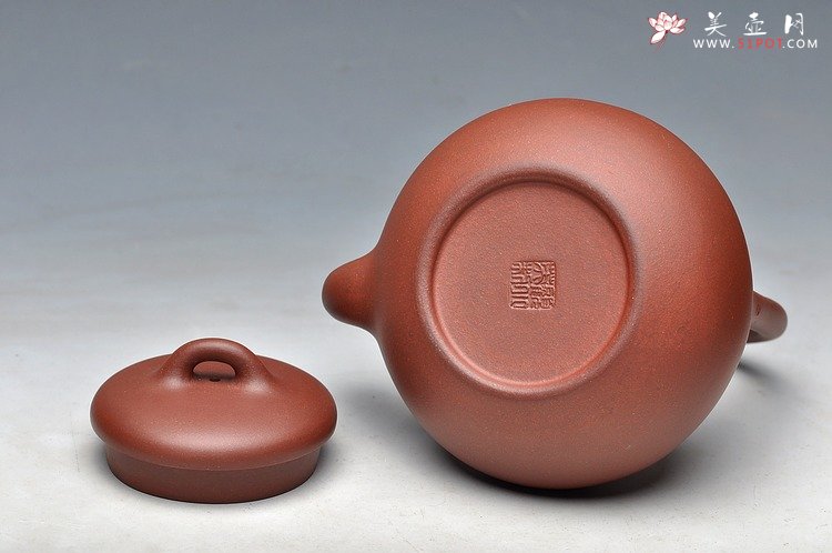 紫砂壶图片：圆圆满满 曼妙身姿 全手圆珠提梁 优质底槽青 - 宜兴紫砂壶网