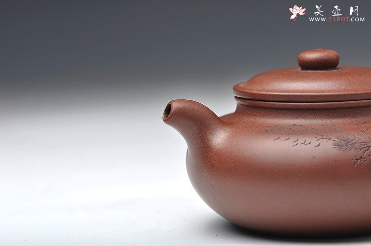 紫砂壶图片：刀工精美 工料皆爽 全手实用小仿古 江山万古清 - 宜兴紫砂壶网