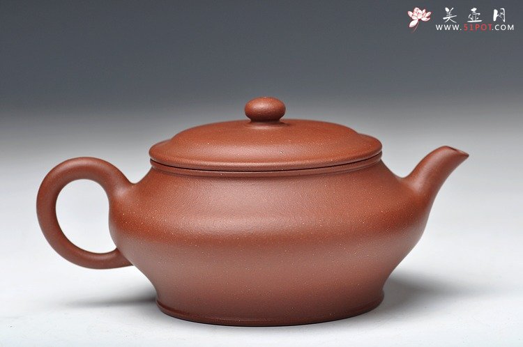 紫砂壶图片：线条挺括 全手高虚扁 本绿和底槽青一对 国助和石装饰 - 宜兴紫砂壶网