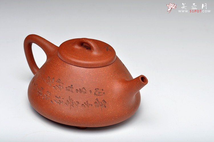 紫砂壶图片：骨肉均挺 全手降坡泥小子冶石瓢 李彦雄装饰 - 宜兴紫砂壶网