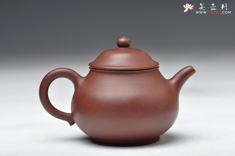 紫砂壶图片：很有个性的流 颇有国良味 全手小潘壶 俊秀挺拔 - 宜兴紫砂壶网