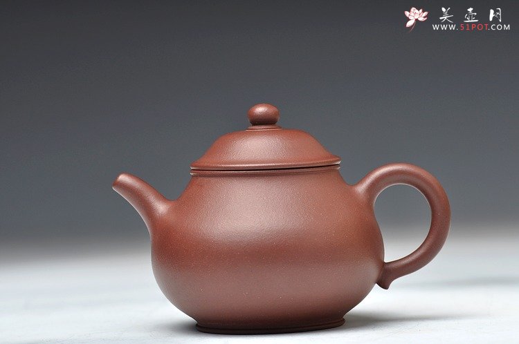 紫砂壶图片：很有个性的流 颇有国良味 全手小潘壶 俊秀挺拔 - 宜兴紫砂壶网