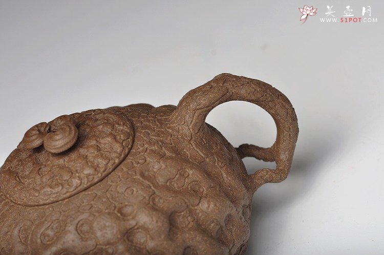 紫砂壶图片：邵惠雄风格 全手龚春 灵芝和瓜纽一对 薄胎 - 宜兴紫砂壶网