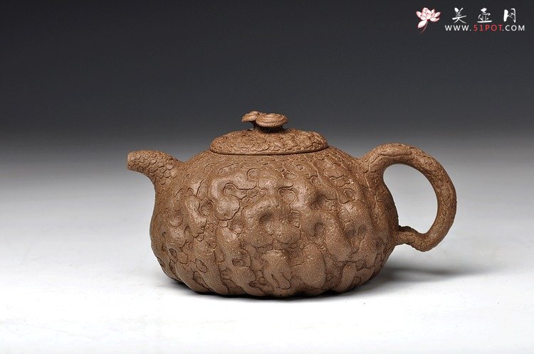 紫砂壶图片：邵惠雄风格 全手龚春 灵芝和瓜纽一对 薄胎 - 宜兴紫砂壶网