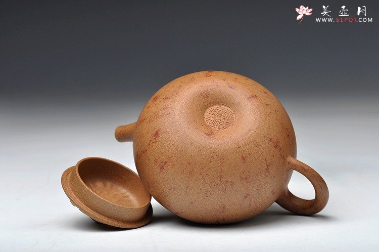 紫砂壶图片：砂美 型美  全手贡珠 蔡岩峰新作 炮管一捺底 - 宜兴紫砂壶网