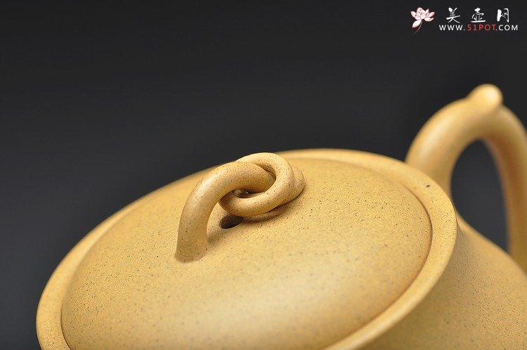 紫砂壶图片：造型新颖 敦厚可人 本山绿 全手禅钟 - 宜兴紫砂壶网